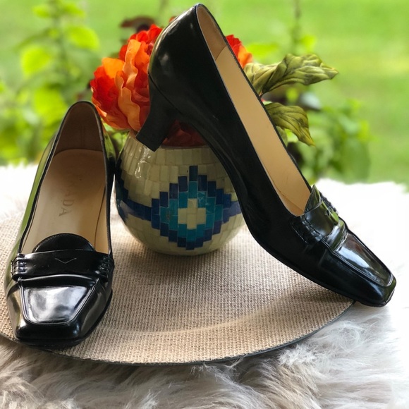 ✨Authentic ✨PRADA BLACK HEELS✨SZ 37.5 (7.5) - Picture 2 of 8